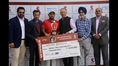 The pro from the Delhi Golf Club now has season’s earnings of ₹63.4 lakh. On the PGTI Ranking, Baisoya trails behind close friend Om Prakash (Leader) by nearly ₹21 lakh. (Sant Arora/HT) The pro from the Delhi Golf Club now has season’s earnings of ₹63.4 lakh. On the PGTI Ranking, Baisoya trails behind close friend Om Prakash (Leader) by nearly ₹21 lakh. (Sant Arora/HT)