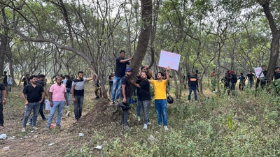 The rally started at 18 Latitude Mall with Chipko Andolan, a tree-hugging protest in the Kate Wasti forest area. (HT PHOTO)