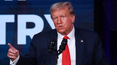 Trump claims credit for making DeSantis popular during his 2018 campaign for governor and criticizes him for running against him in the 2024 race.  Joe Raedle/Getty Images/AFP (Photo by JOE RAEDLE / GETTY IMAGES NORTH AMERICA / Getty Images via AFP) (Getty Images via AFP)