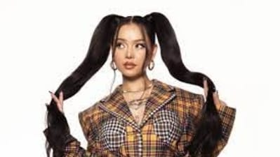 The Twitterati is extremely mad at the singer, has labelled her as a ‘zionist’ and is planning to boycott her upcoming collab with famous K-pop group Enhyphen. The Twitterati is extremely mad at the singer, has labelled her as a ‘zionist’ and is planning to boycott her upcoming collab with famous K-pop group Enhyphen.