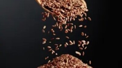 Flax seeds: Including powdered flax seeds in the daily diet helps in combating acne, eczema and dryness problems. (Unsplash) Flax seeds: Including powdered flax seeds in the daily diet helps in combating acne, eczema and dryness problems. (Unsplash)