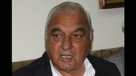 Former chief minister and Leader of Opposition Bhupinder Singh Hooda on Sunday announced to abolish e-tendering system, right to recall and provisions given to MLAs in panchayats development, if Congress is voted to power in the next year’s polls in Haryana. (HT File Photo)