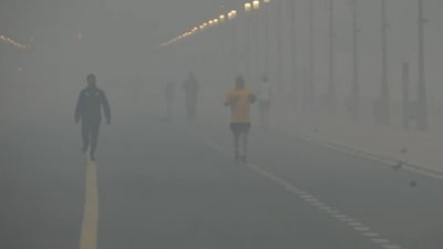 People jogging in the morning amid deteriorating air quality. (ANI) People jogging in the morning amid deteriorating air quality. (ANI)