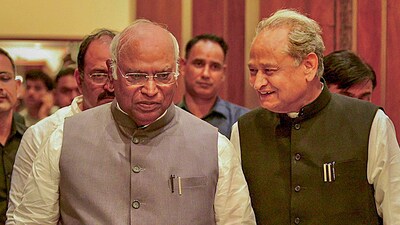 Jodhpur: Rajasthan Chief Minister and Congress leader Ashok Gehlot with party chief Mallikarjun Kharge. (PTI) Jodhpur: Rajasthan Chief Minister and Congress leader Ashok Gehlot with party chief Mallikarjun Kharge. (PTI)
