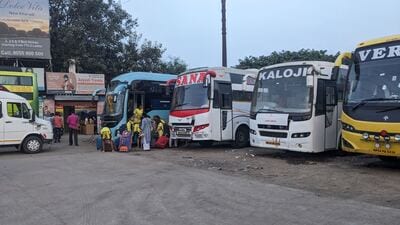 Passengers boarding bus at Sangamwadi, in Pune on Monday. (SHANKAR NARAYAN/ HT PHOTO) Passengers boarding bus at Sangamwadi, in Pune on Monday. (SHANKAR NARAYAN/ HT PHOTO)