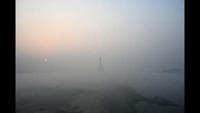 Smog blankets New Delhi on Monday. (Sunil Ghosh/HT Photo) Smog blankets New Delhi on Monday. (Sunil Ghosh/HT Photo)