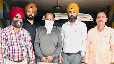 The accused in ₹2,000 crore food grain transportation scam in the custody of Vigilance Bureau in Ludhiana. (HT Photo) The accused in ₹2,000 crore food grain transportation scam in the custody of Vigilance Bureau in Ludhiana. (HT Photo)
