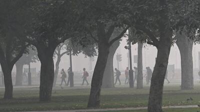 Thick layer of smog on Kartavya Path as Delhi's air quality remains very poor on Sunday (HT Photo/Arvind Yadav) Thick layer of smog on Kartavya Path as Delhi's air quality remains very poor on Sunday (HT Photo/Arvind Yadav)