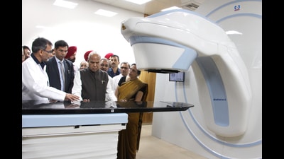 UT administrator Banwarilal Purohit during the inauguration of Cobalt Therapy Unit at GMCH, Chandigarh, on Monday.. (HT Photo) UT administrator Banwarilal Purohit during the inauguration of Cobalt Therapy Unit at GMCH, Chandigarh, on Monday.. (HT Photo)