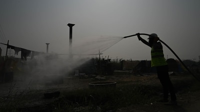 DFS Director Atul Garg said the pollution hotspots are Narela, Bawana, Mundka, Wazirpur, Rohini, RK Puram, Okhla, Jahangirpuri, Anand Vihar, Punjabi Bagh, Mayapuri and Dwarka. (HT Photo/Sanchit Khanna) DFS Director Atul Garg said the pollution hotspots are Narela, Bawana, Mundka, Wazirpur, Rohini, RK Puram, Okhla, Jahangirpuri, Anand Vihar, Punjabi Bagh, Mayapuri and Dwarka. (HT Photo/Sanchit Khanna)