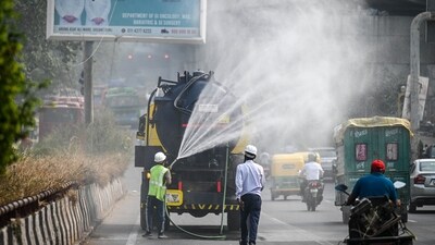 The AQI on Monday was recorded at 423 ('severe') in the national capital at 4 pm. (HT Photo/Sanchit Khanna) The AQI on Monday was recorded at 423 ('severe') in the national capital at 4 pm. (HT Photo/Sanchit Khanna)