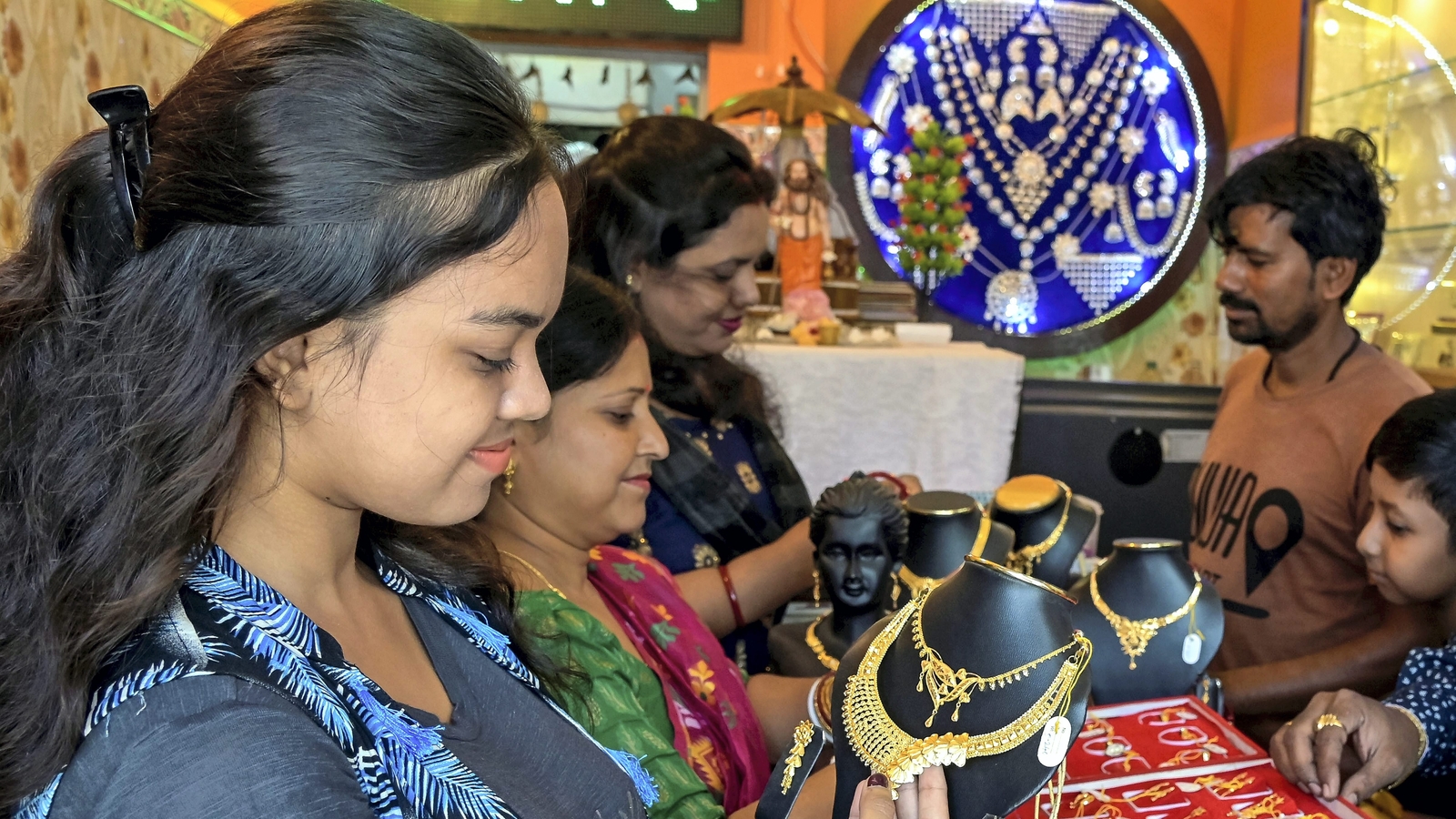 Dhanteras 2023: Here's a list of all the things you should NOT buy on Dhanteras - Vimarsana News