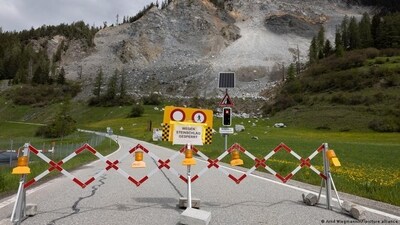Alpine landscapes are changing dramatically, with climate change making tourism increasingly unsafe. (Arnd Wiegmann/AP/picture alliance) Alpine landscapes are changing dramatically, with climate change making tourism increasingly unsafe. (Arnd Wiegmann/AP/picture alliance)