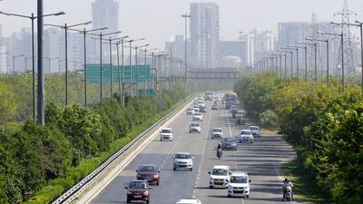 As the authority delayed the development of areas along Noida-Greater Noida Expressway (above), many landowners built houses on their plots, refusing to give it up for industrial development. (Sunil Ghosh/HT Photo) As the authority delayed the development of areas along Noida-Greater Noida Expressway (above), many landowners built houses on their plots, refusing to give it up for industrial development. (Sunil Ghosh/HT Photo)