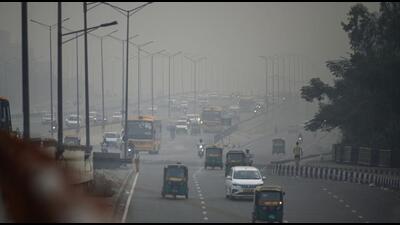 Heavy smog in Mayur Vihar in New Delhi on Tuesday. Heavy smog in Mayur Vihar in New Delhi on Tuesday.