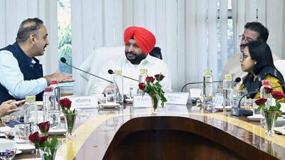 MP Ravneet Bittu during the District Development Coordination and Monitoring Committee meeting in Ludhiana on Tuesday. (HT Photo) MP Ravneet Bittu during the District Development Coordination and Monitoring Committee meeting in Ludhiana on Tuesday. (HT Photo)
