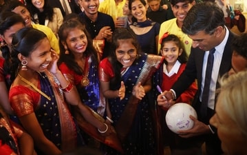 Indian students with UK Prime Minister Rishi Sunak Indian students with UK Prime Minister Rishi Sunak