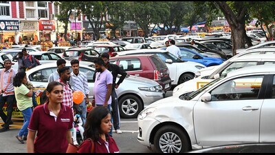 Parking lots at Chandigarh’s popular markets are running full to capacity ahead of Diwali. (Keshav Singh/HT) Parking lots at Chandigarh’s popular markets are running full to capacity ahead of Diwali. (Keshav Singh/HT)