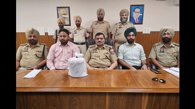 Police have busted a drone-based cross-border drug smuggling module with the arrest of one of its members during a barricading in the border village of Valtoha in Tarn Taran district. (HT Photo)