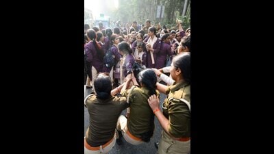 Protesting contractual workers were detained by cops on Tuesday. (X/Akhilesh Yadav) Protesting contractual workers were detained by cops on Tuesday. (X/Akhilesh Yadav)
