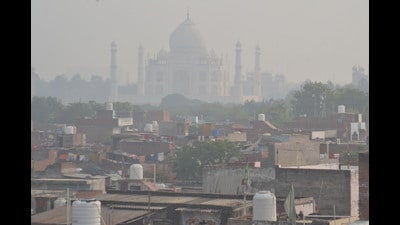 Smog blankets Taj Mahal. (Pawan Sharma) Smog blankets Taj Mahal. (Pawan Sharma)
