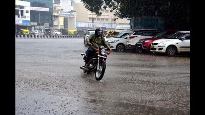The overnight downpour resulted in flooding on several roads, in houses, and underpasses, causing disruptions for commuters. (HT Photo) The overnight downpour resulted in flooding on several roads, in houses, and underpasses, causing disruptions for commuters. (HT Photo)