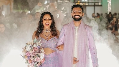 It was a lavender-themed wedding. For the special day, Amala Paul picked a pastel lilac lehenga and matching blouse. For jewellery, she went with a statement choker set. Jagat Desai, who is an entrepreneur, wore a matching lilac and white ethnic look.&nbsp; 