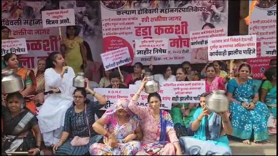 Kalyan residents protest after contaminated water supply