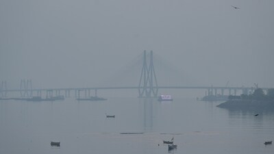 Huge air pollution seen near Bandra Worli Sea Link at Bandra, in Mumbai. (Vijay Bate/HT Photo) Huge air pollution seen near Bandra Worli Sea Link at Bandra, in Mumbai. (Vijay Bate/HT Photo)