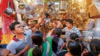 Should buy utensils: Buying new kitchen utensils on Dhanteras symbolizes the enhancement of prosperity and abundance in the kitchen and household. It is advisable to choose items made of brass and copper rather than iron or steel for this purpose. (HT Photo)