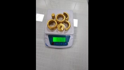 A customs spokesperson said, “Our staff at Amritsar airport intercepted two passengers coming from Sharjah by Air India Express flight IX138 in the morning.” (HT Photo) A customs spokesperson said, “Our staff at Amritsar airport intercepted two passengers coming from Sharjah by Air India Express flight IX138 in the morning.” (HT Photo)