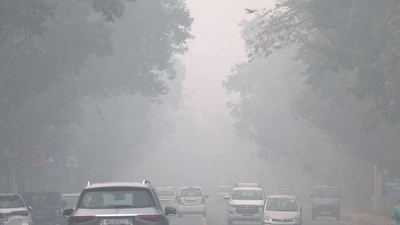 The city's Air Quality Index (AQI) stood at 421, worsening from 395 at 4 pm on Tuesday. (ANI) The city's Air Quality Index (AQI) stood at 421, worsening from 395 at 4 pm on Tuesday. (ANI)
