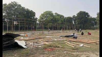 Cracker stalls being set up in an open field behind Aishbagh Ramlila ground ahead of Diwali. (Sourced) Cracker stalls being set up in an open field behind Aishbagh Ramlila ground ahead of Diwali. (Sourced)