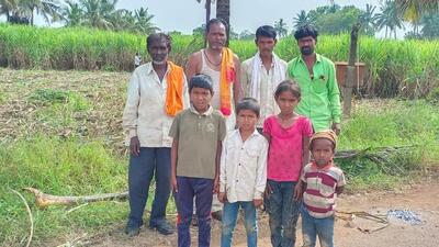 Labourers from different districts of Maharashtra migrate with the children to Karnataka to work in Sugarcane fields every year. (HT Photo) Labourers from different districts of Maharashtra migrate with the children to Karnataka to work in Sugarcane fields every year. (HT Photo)