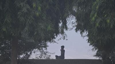 Morning walkers at Sanjay Lake Park amid hazy weather conditions and smog in New Delhi (HT Photo/Sanjeev Verma) Morning walkers at Sanjay Lake Park amid hazy weather conditions and smog in New Delhi (HT Photo/Sanjeev Verma)