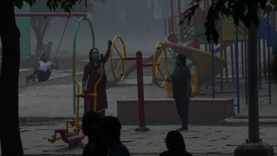 Air quality in Delhi and its suburbs dropped to the severe category again on Wednesday morning. (PTI) Air quality in Delhi and its suburbs dropped to the severe category again on Wednesday morning. (PTI)
