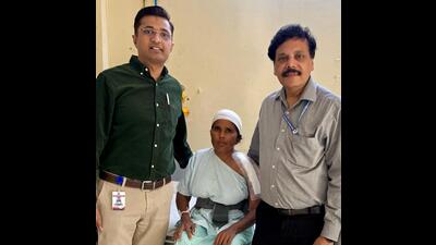 The patient with the doctors (Sourced)