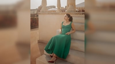 Bhumi Pednekar chose understated jewelry and showcased it in front of the camera with an elegant pose, complemented by a radiant smile. (Instagram/@bhumipednekar) Bhumi Pednekar chose understated jewelry and showcased it in front of the camera with an elegant pose, complemented by a radiant smile. (Instagram/@bhumipednekar)