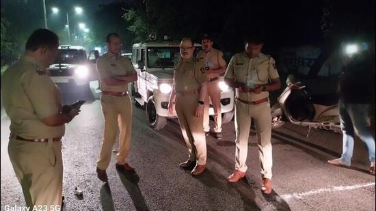 The attackers robbed him of a gold chain and other valuables, police officials said, adding the assessment of loss is being ascertained. (HT PHOTO)