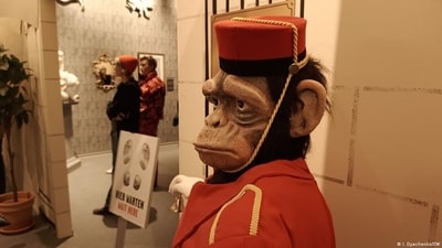 A visit to the exhibition in Cologne, where "The Mystery of Banksy — A Genius Mind" has been on show since November 3. (Dyachenko/DW) A visit to the exhibition in Cologne, where "The Mystery of Banksy — A Genius Mind" has been on show since November 3. (Dyachenko/DW)