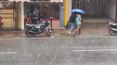 Isolated heavy rainfall is very likely to continue over Tamil Nadu during November 8-9, with a significant reduction thereafter.