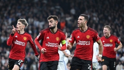 Manchester United's Portuguese midfielder Bruno Fernandes (2nd L) celebrates with teammates after scoring the 2-3 from a penalty kick during the UEFA Champions League Group A football match vs FC Copenhagen (AFP) Manchester United's Portuguese midfielder Bruno Fernandes (2nd L) celebrates with teammates after scoring the 2-3 from a penalty kick during the UEFA Champions League Group A football match vs FC Copenhagen (AFP)