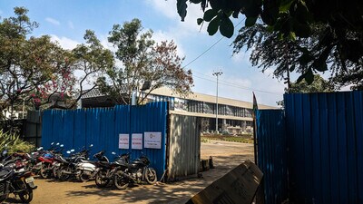 The work of the new integrated terminal building work was awarded to a company named ITD Cementation India Ltd. (SHANKAR NARAYAN/ HT PHOTO) The work of the new integrated terminal building work was awarded to a company named ITD Cementation India Ltd. (SHANKAR NARAYAN/ HT PHOTO)