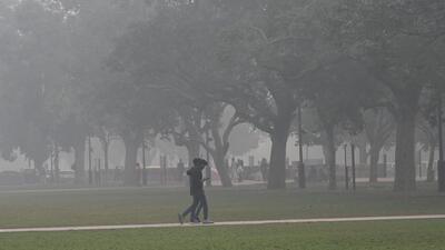 Thick layer of smog at Kartavya Path as Delhi's air quality continued to deteriorate. (Arvind Yadav/ HT Photo) Thick layer of smog at Kartavya Path as Delhi's air quality continued to deteriorate. (Arvind Yadav/ HT Photo)