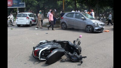Traffic experts maintain speeding and wrong side driving remain the primary causes of road crashes in Mohali. (HT File Photo) Traffic experts maintain speeding and wrong side driving remain the primary causes of road crashes in Mohali. (HT File Photo)