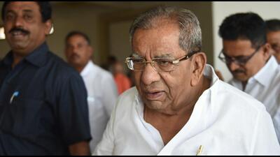 Veerashaiva Mahasabha president and senior Congress MLA Shamanur Shivashankarappa labelled the 2015 Karnataka caste survey report unscientific and flawed, called for a fresh survey. (HT Archives) Veerashaiva Mahasabha president and senior Congress MLA Shamanur Shivashankarappa labelled the 2015 Karnataka caste survey report unscientific and flawed, called for a fresh survey. (HT Archives)