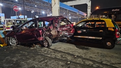 A major road accident occurred at Bandra-Worli Sea Link in Mumbai on Thursday. (Vijay Bate/ Hindustan Times) A major road accident occurred at Bandra-Worli Sea Link in Mumbai on Thursday. (Vijay Bate/ Hindustan Times)