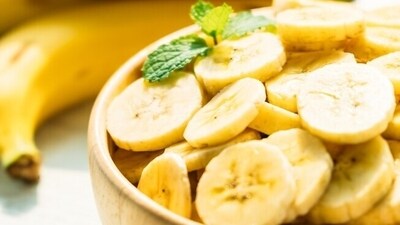 One banana every day can keep health woes away. Bananas are rich in potassium and fibre, and low in sodium, and are an important component of heart-healthy diets. (Freepik) One banana every day can keep health woes away. Bananas are rich in potassium and fibre, and low in sodium, and are an important component of heart-healthy diets. (Freepik)