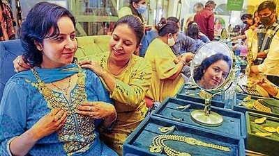Dhanteras 2023: List of things you should NOT buy on Dhanteras (Keshav Singh/HT) Dhanteras 2023: List of things you should NOT buy on Dhanteras (Keshav Singh/HT)