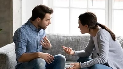 Sometimes people are trapped by guilt in a relationship. This can happen because we feel guilty of hurting the other person. (Unsplash) Sometimes people are trapped by guilt in a relationship. This can happen because we feel guilty of hurting the other person. (Unsplash)
